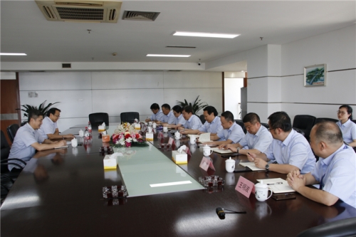 【领导关怀】市城投集团党委副书记郭东晓一行赴人生就是搏集团走访调研
